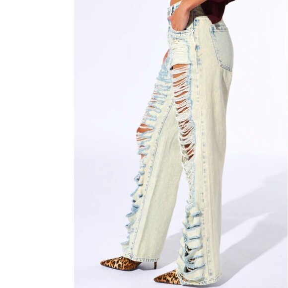 Callie Lives Shredded & Distressed AKIRA Over It High Rise Light Wash Jeans XL - Picture 6 of 8